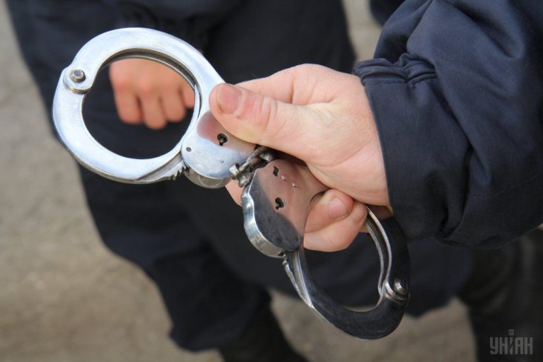 Стрельба возле отделения полиции: долги у бизнесмена выбивали полицейский и бывший уголовник