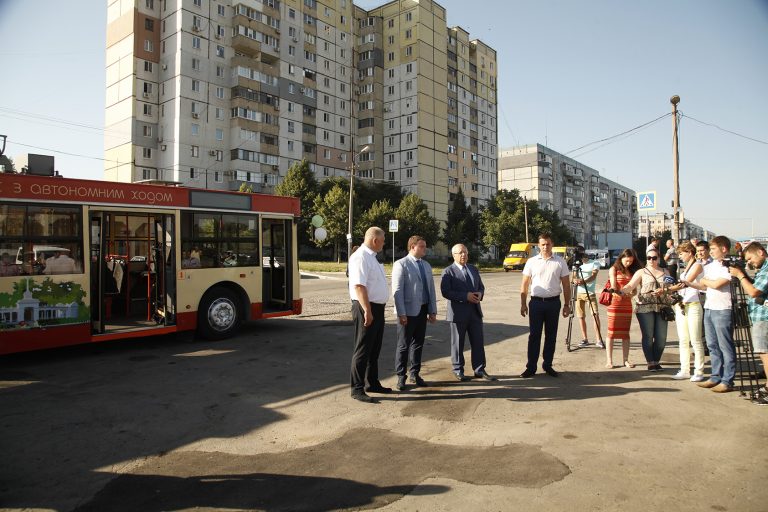Криворожане требуют пересадить депутатов и чиновников в общественный транспорт