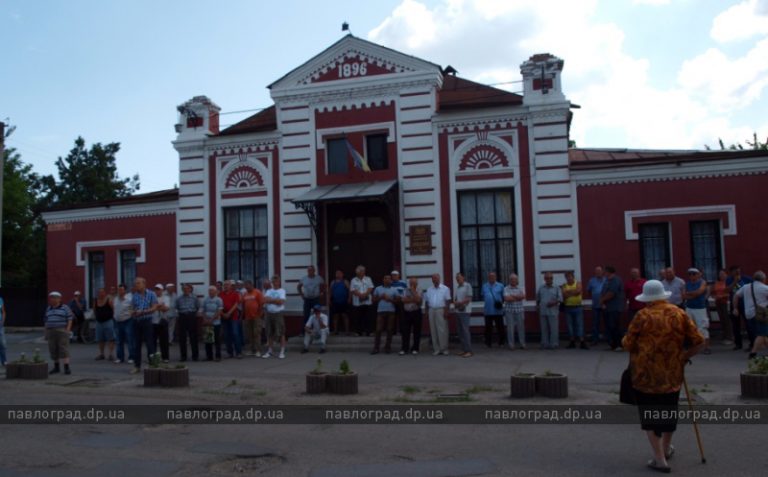 Акция протеста: в Павлограде шахтеры-регрессники против новых платежек за свет