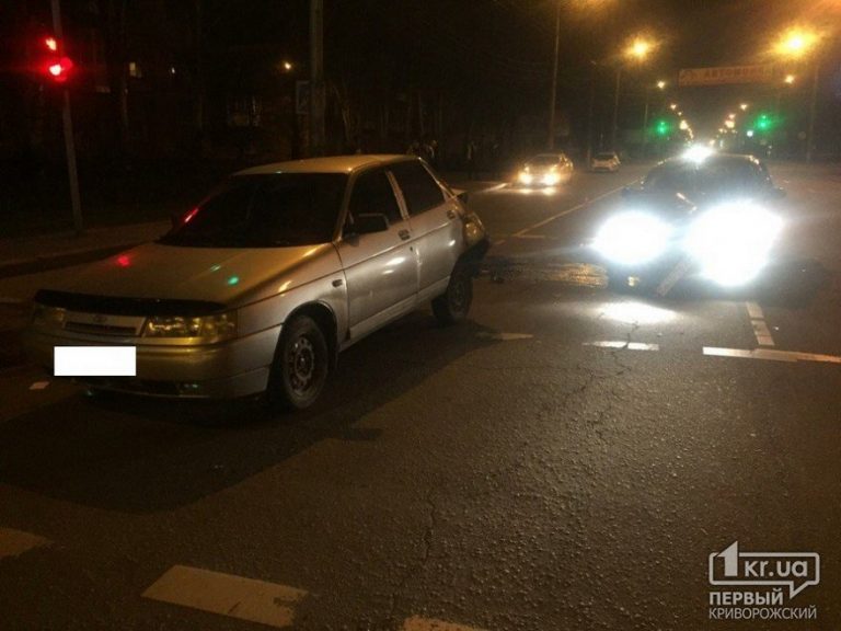 Догнал на светофоре: водитель на «Daewoo Lanos» врезался в  «Lada» (фото)
