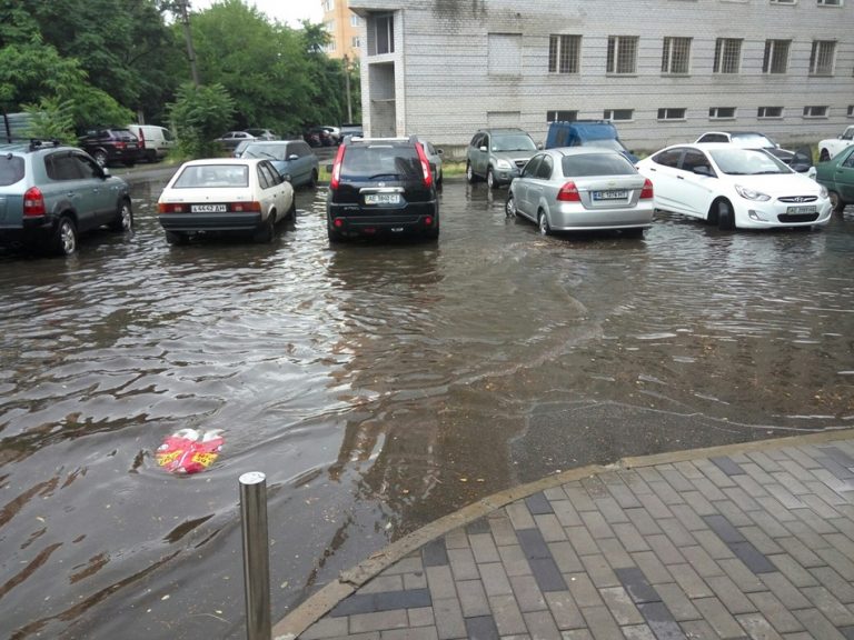 Дождь превратил Днепр в Венецию (фото)