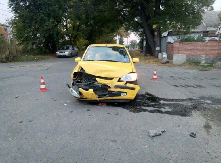 ДТП в Днепре: столкнулись «Hyundai Getz» и «Volkswagen Passat» (фото)