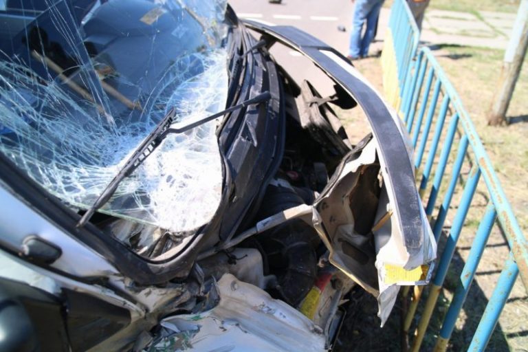 ДТП в Днепре: столкнулись «Renault» и «Dacia», пострадал ребенок (фото)