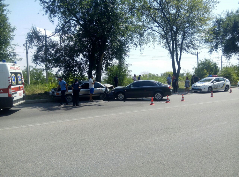 ДТП в Днепре: водитель Audi попал под свой же автомобиль