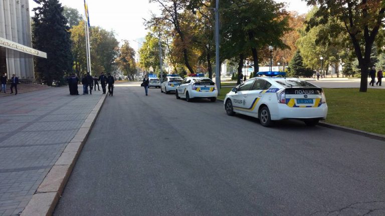 Из Днепропетровской ОГА эвакуируют людей: что произошло (фото)