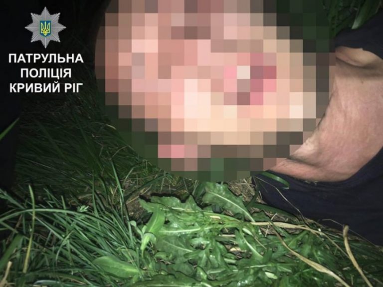 Криворожанин с саблей и «матами» угрожал убить полицейских