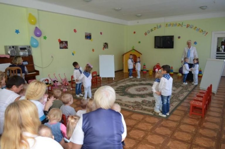 Криворожские спасатели проведали детей-сирот в Международный день усыновления