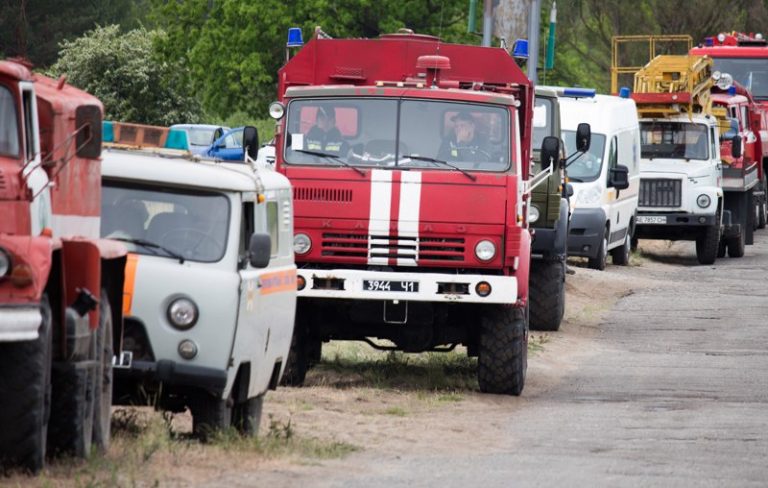 Огонь, пожарная техника и сотни спасателей: что происходило на военном полигоне под Днепром (фото, видео)