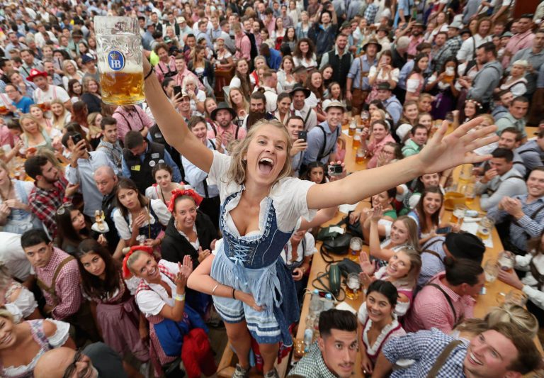Как провести уикенд в Днепре: ярмарка украинских брендов, OktoberFest и «Ревизор»