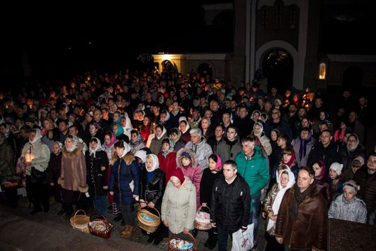 Пасха в Днепре: церковное богослужение (фото, видео)