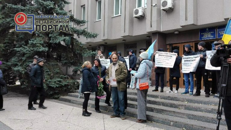 Павлоградцы собрались на митинг (ФОТО)
