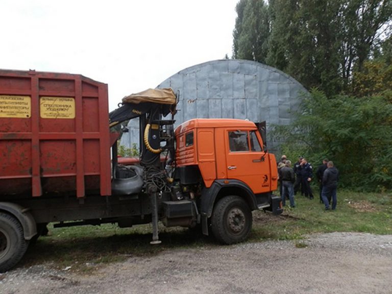 Полицейские разоблачили нелегальный пункт приема металлолома (фото)