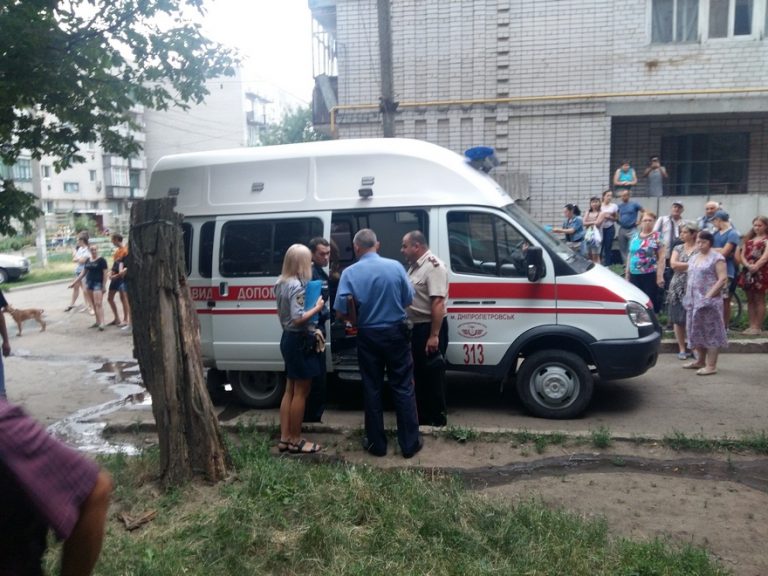 Пожар в квартире: пострадала семейная пара (фото)