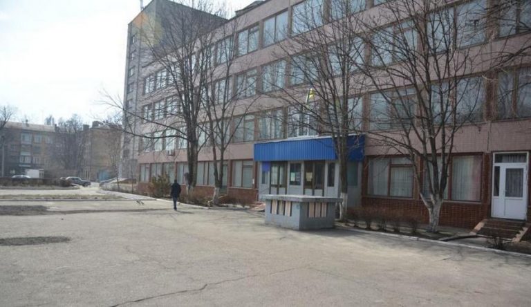 Студентку нашли повешенной возле университета