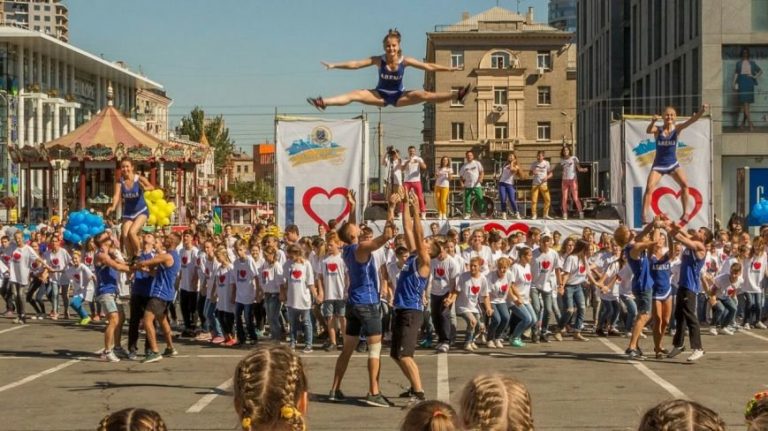 Тысячи днепрян признались в любви к городу-имениннику