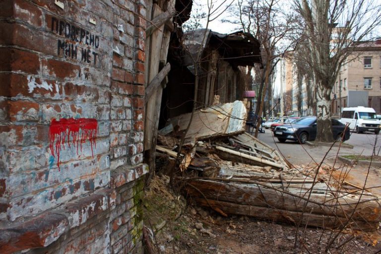 В центре Днепра обрушился старинный дом (фото)