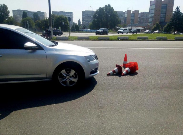 В Днепре на въезде на Новый мост сбили патрульного (фото)