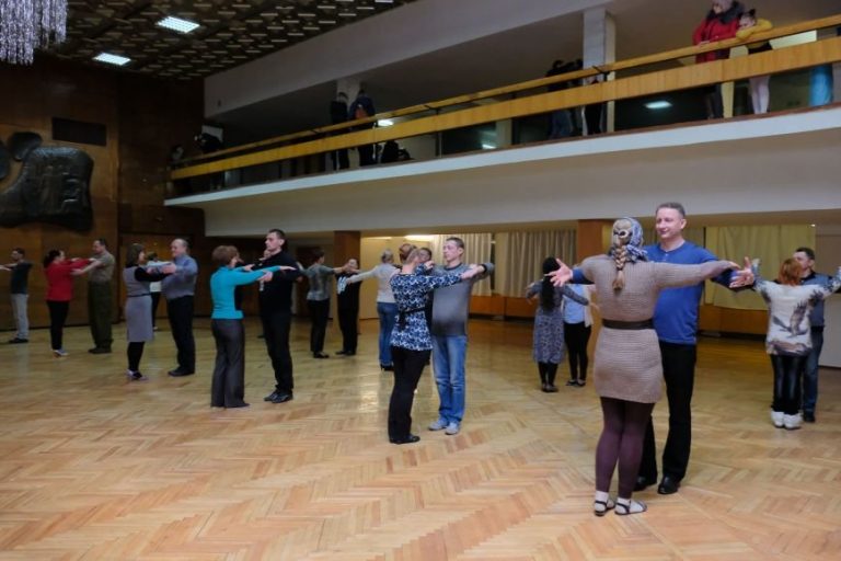 В Днепре начались репетиции сиреневого бала