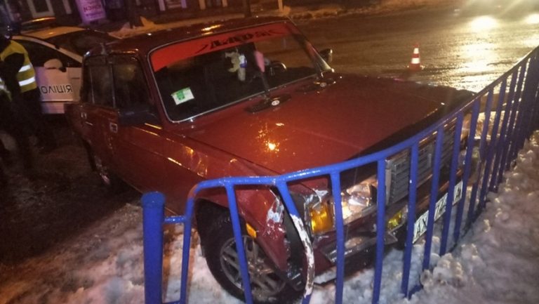 В Днепре пьяный полицейский дрифтовал с человеком на капоте (фото, видео)