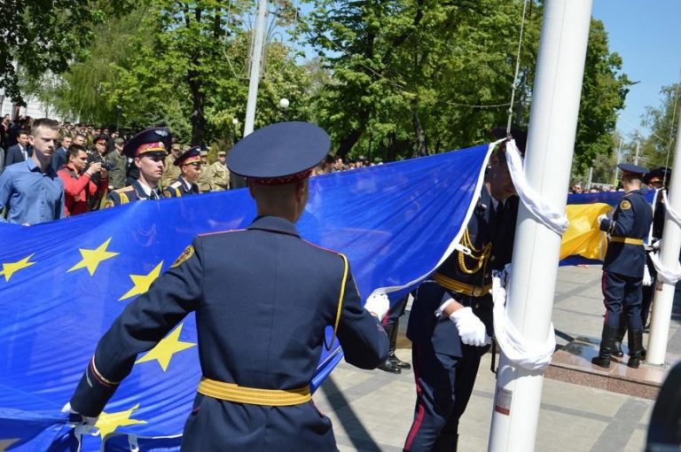 В Днепре подняли флаг Европейского союза