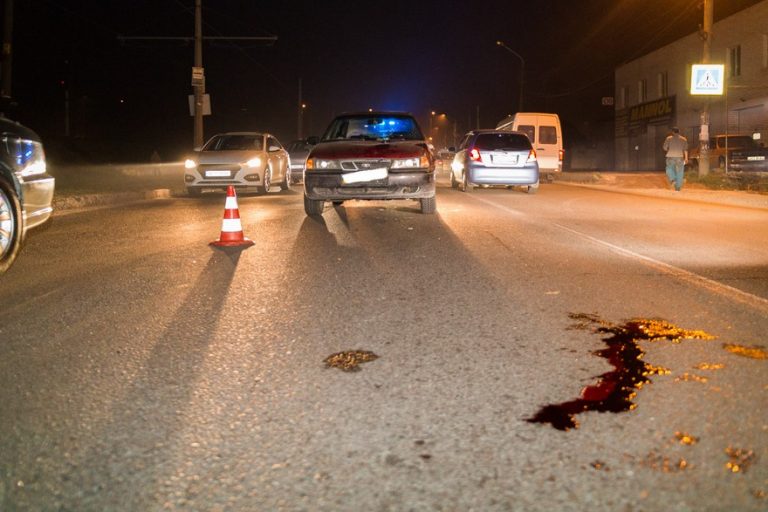 В Днепре водитель на «Daewoo» сбил дедушку на переходе и протащил несколько метров (фото)