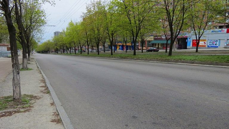 В Днепре за 4 дня отремонтирован проспект Поля (фото)