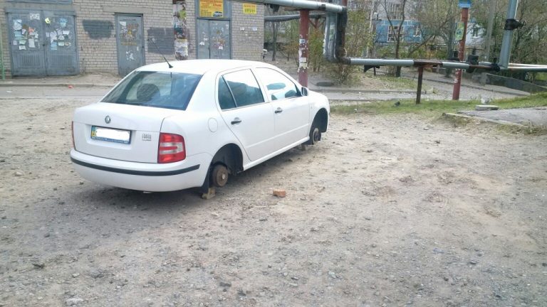 В эти выходные по Днепру прокатилась волна краж колес с автомобилей
