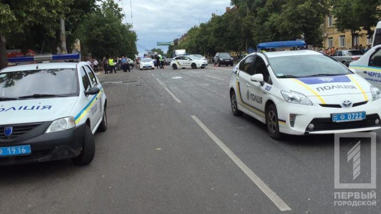 В многоэтажке прогремел взрыв: стёкла разлетелись на несколько десятков метров (фото)