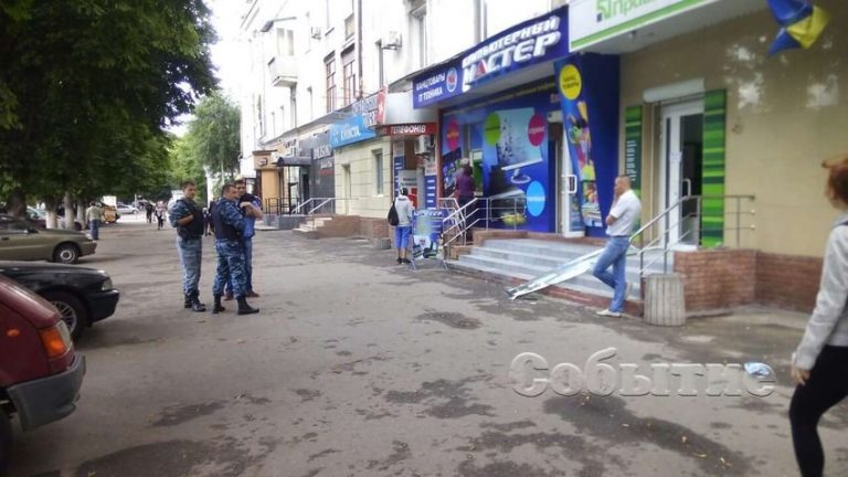 В одном из гордов Днепропетровской области в отделении «ПриватБанка» устроили погром