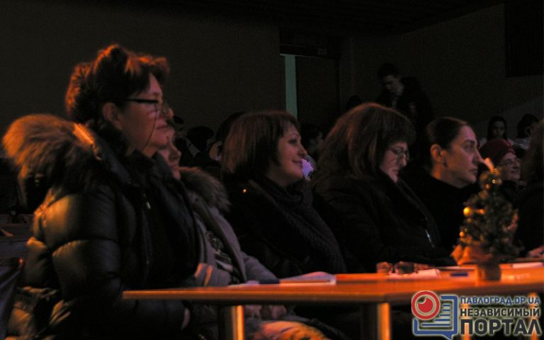 В Павлограде более 200 человек пели колядки, щедривки и демонстрировали рождественские обряды