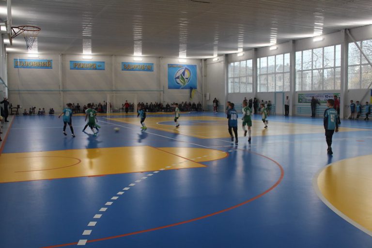 В Павлограде прошли соревнования по мини-футболу в спортзале с высокоэкологичным покрытием (ФОТО)