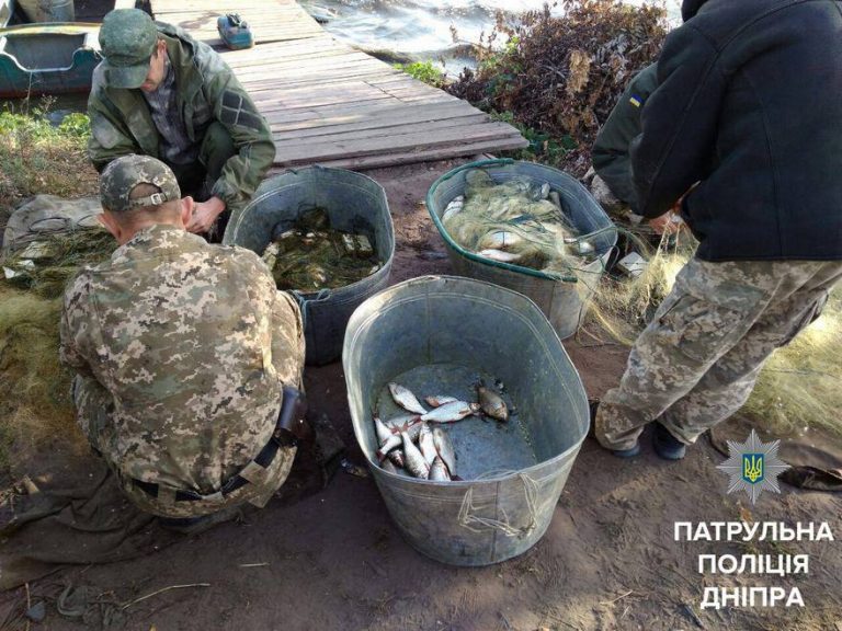Водный патруль Днепра задержал браконьеров с крупным уловом (фото)