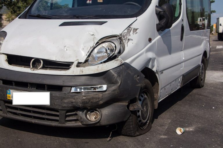 Жесткое ДТП в Днепре: столкнулись два «Opel», есть пострадавшие (фото)
