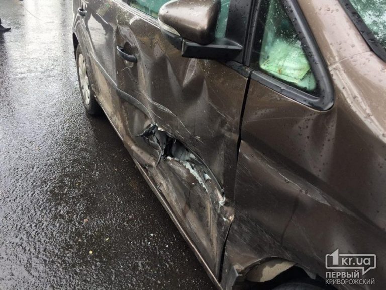 Жесткое ДТП: водитель на «Nissan» врезался в «Volkswagen» (фото)