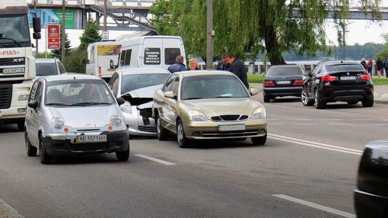 Жесткое ДТП: водитель на «Toyota» врезался в «Daewoo» (фото)