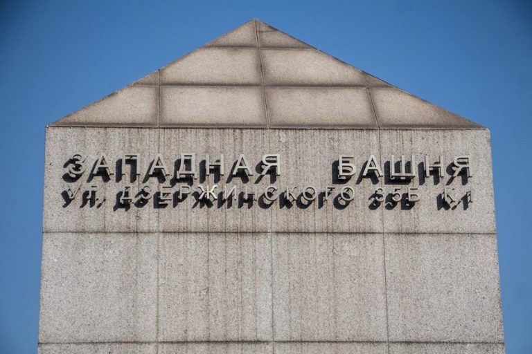 Жуткая смерть в Днепре: с крыши «Башни» на Вернадского упала 16-летняя девушка (фото)