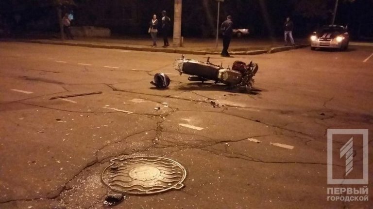 Жуткое ДТП: мотоцикл влетел в микроавтобус (фото)