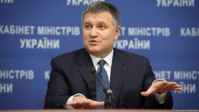 Аваков пообещал жесткую реакцию на антиукраинскую символику и заявления 9 мая