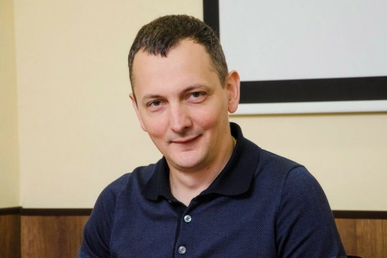Читаем вместе: ТОП-10 книг для осенних вечеров, которые рекомендует… Юрий Голик