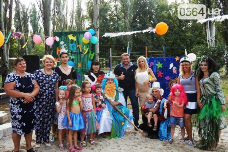 Депутат горсовета подарил развивающие игрушки и сладкие призы малышам из детского сада №183