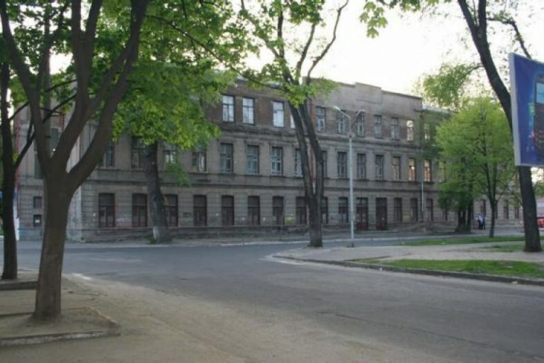 Днепропетровское художественное училище отметит свой 90-летний юбилей выставкой работ выпускников