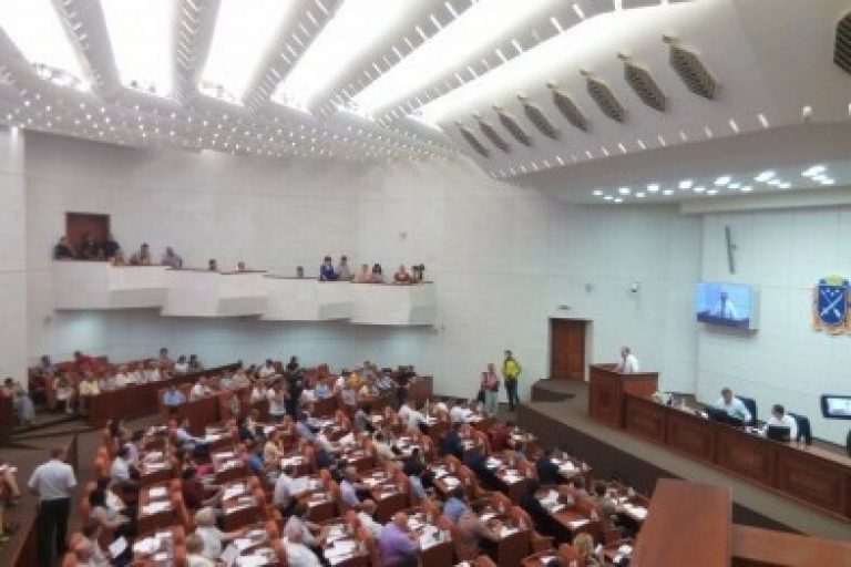 Днепровские депутаты голосовали одномоментно сразу за целые блоки решений