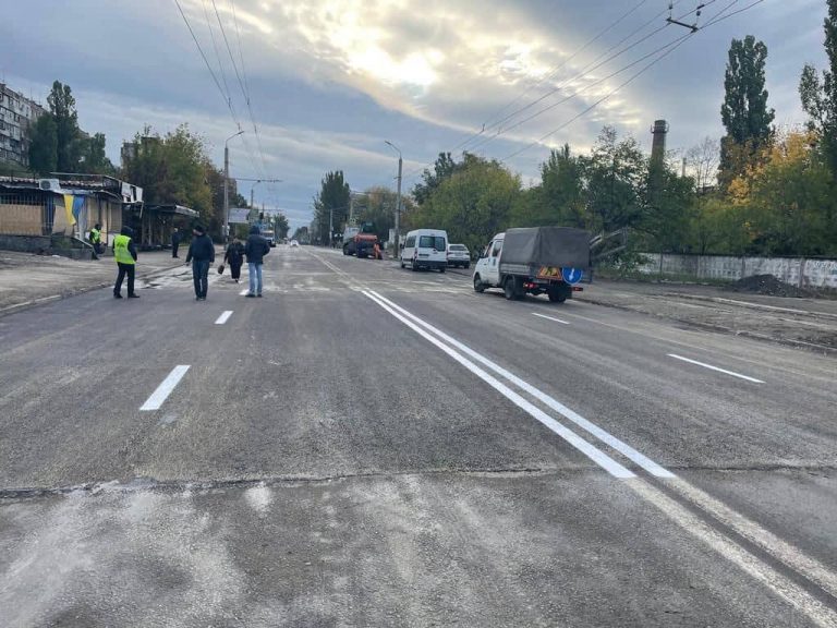 Дороги Днепра: залатанные «дорожные раны» на ул.Театральной
