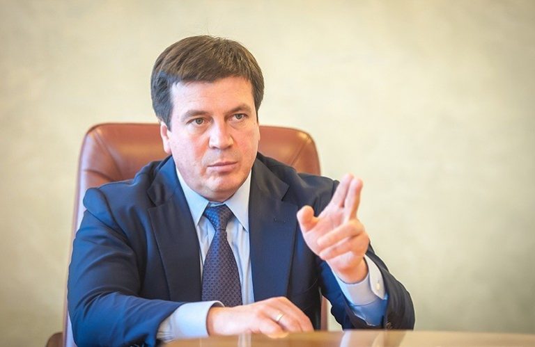 Гройсман: Деньги на энергоэффективность школ и больниц передают на места