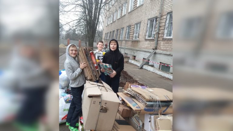 Как в криворожских школах сортируют мусор и зарабатывают на вторсырье