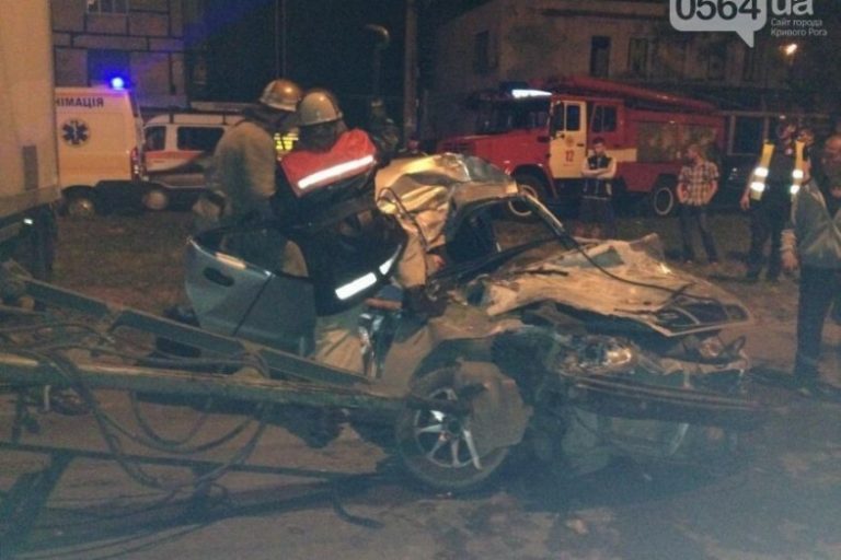 Полиция ищет свидетелей смертельного ДТП, в котором погибло двое криворожан, еще четверо были травмированы
