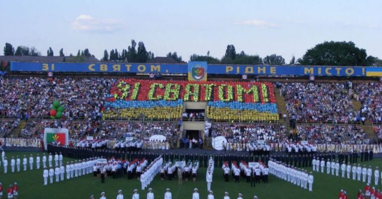 В День города на улице Свято-Николаевской в Кривом Роге возникли заторы (ФОТО0