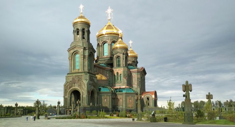 В День Воскресенья Господнего тысячи криворожан посетили храмы