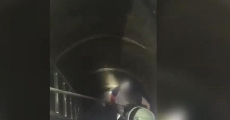 В Днепре мальчик вместе с папой провалились в колодец