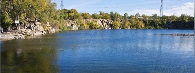 В Днепре на карьере разбился мужчина
